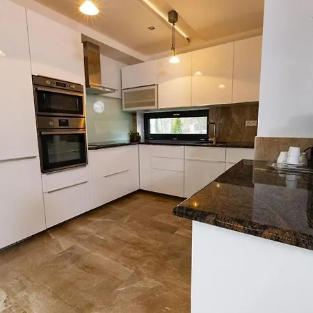 Apartment Apartman Lux